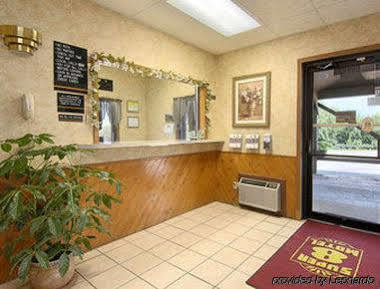 Super 8 By Wyndham Algona Hotel Exterior photo