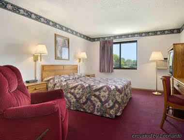 Super 8 By Wyndham Algona Hotel Exterior photo
